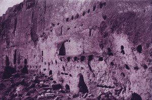 Habitations de grottes abandonnées des habitants des falaises, près d