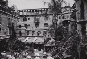 Californie : Riverside, salle à manger du patio du Glenwood Mission Inn - American Photographer (after)