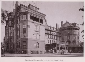 Hôtel De Soto, Entrée de Bull Street - American Photographer (after)