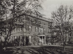Université de Harvard : Résidence du président Lowell (photo n/b) - American Photographer (after)