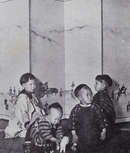 Bébés japonais en train de jouer - American Photographer (after)