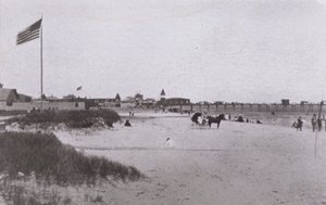 Old Orchard Beach, Maine : Scène de plage - American Photographer (after)