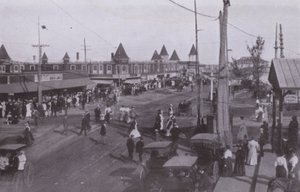 Old Orchard Beach, Maine : Scène près de la gare - American Photographer (after)
