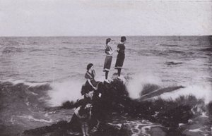 Old Orchard Beach, Maine : Vagues à Googins Rocks - American Photographer (after)