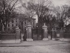 Providence, Rhode Island : Van Wickle Gate, Université Brown - American Photographer (after)