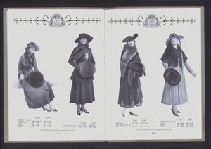 Double page du Théâtre de la Mode de la Fourrure - American Photographer (after)