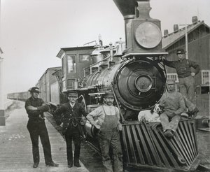 Un train de marchandises du chemin de fer Central Pacific avec l