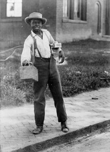 Cireur de chaussures afro-américain, vers 1899 (photo n/b) - American Photographer