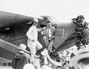 Le capitaine et Mme P Erwin lors du dévoilement de Dallas Spirit à Love Field, 6 août 1927 - American Photographer