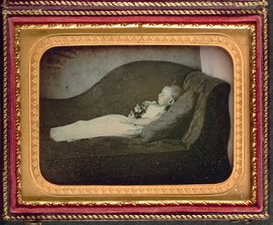 Enfant mort sur un canapé, c.1855 - American Photographer