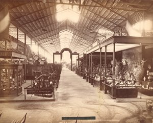 Section française, bâtiment principal, Exposition internationale du centenaire, Philadelphie, 1876 - American Photographer