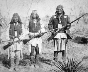 Geronimo et trois de ses guerriers Apaches - American Photographer