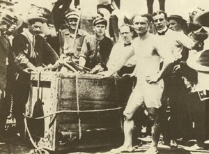 Harry Houdini descendu dans la rivière Détroit recouverte de glace en 1907 (photo n/b) - American Photographer