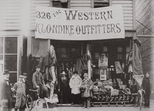 Magasin des équipementiers du Klondike, rue Cordova, Vancouver 1897 (photo n/b)