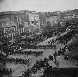 Funérailles de Lincoln sur Pennsylvania Ave., Washington, D.C., 19 avril 1865 - American Photographer