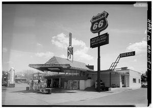 Station-service Lindholm Oil Company, Cloquet, Minnesota (photo n/b) - American Photographer