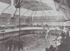 Long Beach, Californie : Intérieur de la maison des bains (photo n/b)