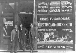 Seul magasin noir de son genre aux États-Unis, au 2933 State St., Chicago, Illinois, vers 1899 (photo n/b) - American Photographer