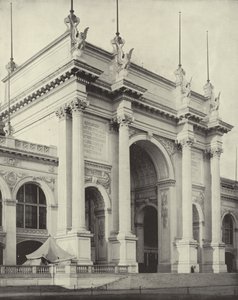 Portail du grand bâtiment des manufactures - American Photographer