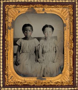 Portrait de deux jeunes filles, v. 1860 (photo)