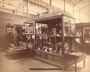Exposition de Rudolph Koenig, Appareils philosophiques, Main Exhibition, Exposition internationale du centenaire, Philadelphie, 1876 - American Photographer