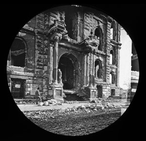 Entrée ouest du palais de justice après le grand incendie de Chicago, 1871