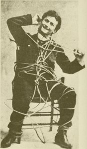 Le jeune Harry Houdini faisant un tour de corde d