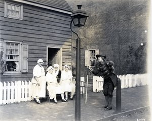 Crieur public sur la grande rue, 1926