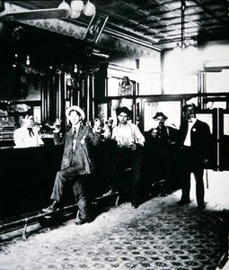 Saloon typique de l