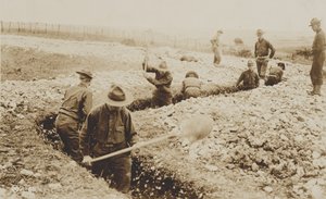 Marines américains en France creusant des tranchées, 1917-19 - American Photographer