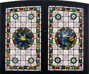 Une paire de fenêtres en verre plombé, vers 1890 - American School