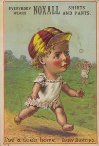 Bébé courant portant une casquette de baseball - American School