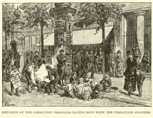 Enfants des prisonniers communistes mangeant de la soupe avec les soldats de Versailles - American School