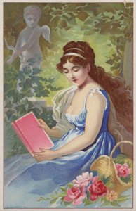 Fille en robe bleue lisant un livre