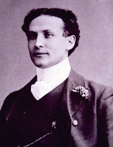 Harry Houdini - American School