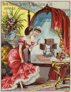 Dame admirant le reflet de la machine à coudre dans le miroir