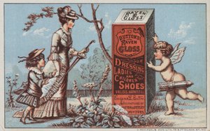 Dame et fille regardant le cirage de chaussures