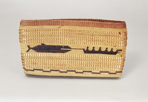 Panier Nootka représentant une scène de chasse à la baleine, de la côte nord-ouest - American School