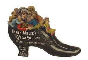 Vieille femme dans une chaussure