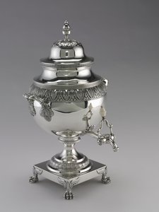 Urne à thé, fabriquée par Harvey Lewis, 1811-25 - American School