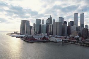 Vue vers le quartier financier à travers l