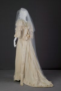 Robe de mariée, 1892 - American School