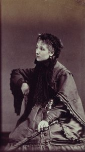 Portrait de Sarah Bernhardt (1844-1923) en costume de ville - Andre Adolphe Eugene Disderi