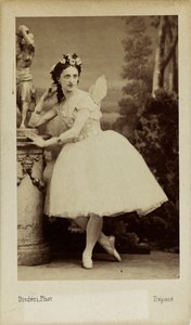 Portrait de la danseuse de ballet Marfa Muravyeva dans le ballet Diavolina - Andre Adolphe Eugene Disderi