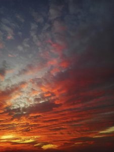 Un ciel flamboyant au coucher du soleil - Angelo Cerantola