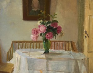 Intérieur de la maison des Anchers à Markvej, Skagen, avec des chrysanthèmes roses dans un vase sur une table. - Anna Ancher