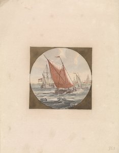 Trois voiliers en mer et une ville sur la côte