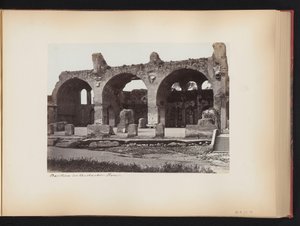 Vue de la Basilique de Maxence sur le Forum Romain à Rome, Italie - Anonymous