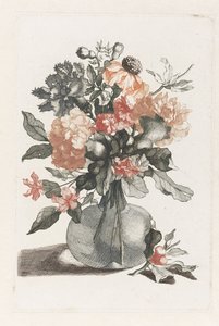 Vase en verre avec des fleurs et une branche fleurie devant le vase - Anonymous