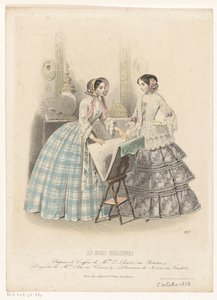 Intérieur avec deux femmes près d